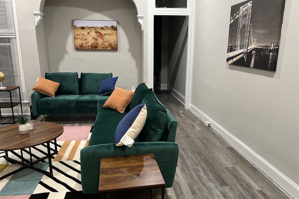 Newly renovated 5bed/3bath townhouse in Station North arts district - Baltimore - Sala de estar