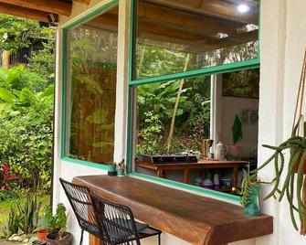 Pleasant villa with WiFi in Uvita next to the waterfall and to all services. - Uvita - Patio