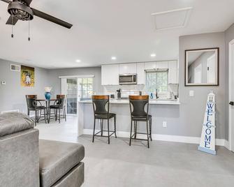 Cocoa Home with Large Yard 3 Mi to Indian River! - Cocoa - Living room