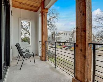 Munice at Trinity Grove - Dallas - Balcony