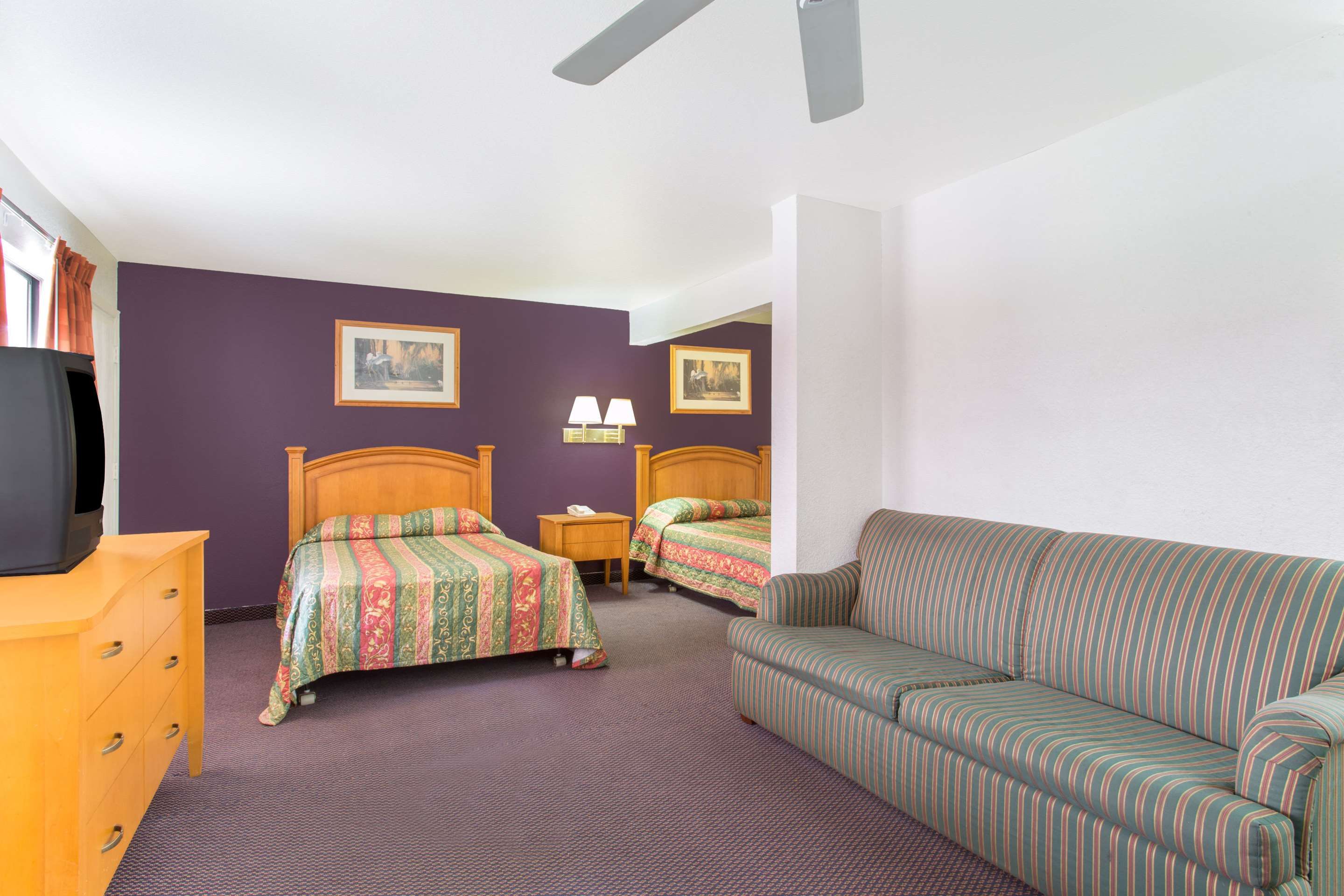 Knights Inn Fairground-Phoenix - Phoenix - Bedroom