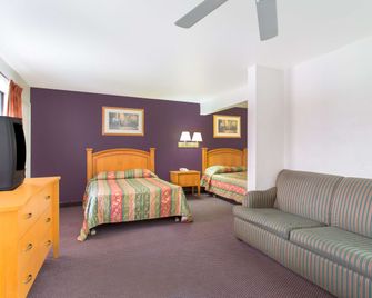 Knights Inn Fairground-Phoenix - Phoenix - Bedroom
