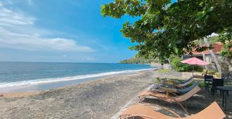 Bali Bhuana Beach Cottages - Abang - חוף