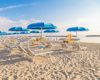 Evo Boutique Hotel & Spa - San Mauro a Mare - Strand