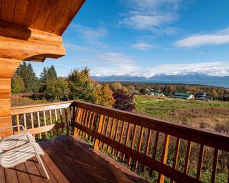 Good Karma Inn - Homer - Balcón