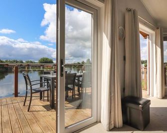 Mereside - Carnforth - Balcony