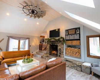 Beautiful!! Bromley-Stratton VT Slopeside Ski Home, Minutes from Manchester - Peru - Sala de estar