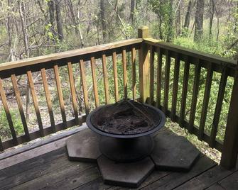 Nature's Nook Cabin - Hillsboro - Balcony