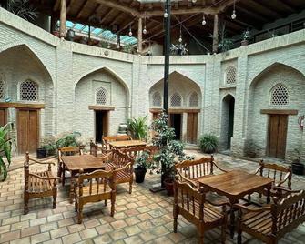 Aist Boutique In Historical Caravan Sarai XIX Century - Buchara - Innenhof
