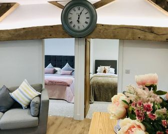 The Hayloft Cheshire- A Brand New Stunning Barn Conversion. - Congleton - Schlafzimmer