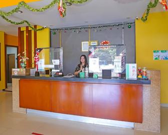 Townhouse Oak Hotel Fiducia Pasar Minggu - Yakarta - Recepción