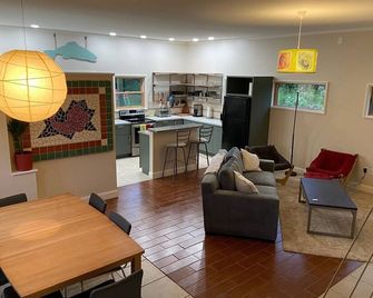 The Acadia Gateway House - Trenton - Wohnzimmer