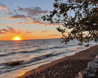 Sandy Beach, Waterfront. Birders, Wineries. - Leamington - Beach