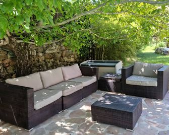 L'eden Provencal - Fayence - Innenhof