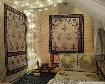 Jaseelo Camps & Resort - Chamba - Living room