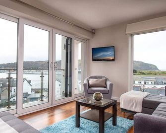 Castle Penthouse - Deganwy - Living room