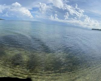 MeMe's Place - Placencia - Beach