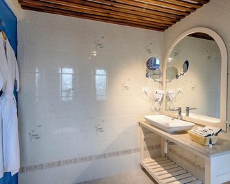 Azalea by Stone Wood Premier - Varca