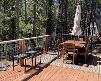 The Cabin at Crescent Creek. Best of the Central Oregon area at Crescent Lake! - Crescent - Balcón