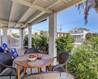 South Beach Cabana Down - Patio - Pool - Located Across Street from Beach - Fernandina Beach - Veranda
