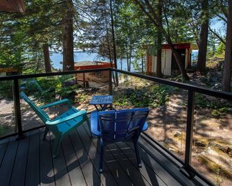 Rockwater Secret Cove Resort - האפמון ביי - מרפסת