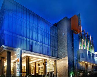 Golden Flower By Kagum Hotels - באנדונג - בניין