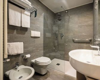 Airport Hotel Bergamo - Bagnatica - Bathroom