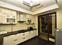 Woodpecker Service Apartments - Green Park - New Delhi - Kitchen