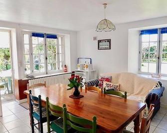 Le Gite De Cadran Solaire (3 Bedrooms, Sleeps 8) - Souleuvre-en-Bocage - Comedor
