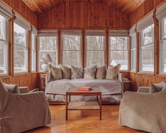 Stylish home w/ Sunroom on 15 Magical Acres w/ Stream near Delaware River - Cochecton - Living room
