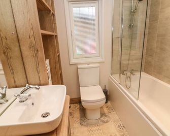 Coniston View 9 - Carnforth - Bathroom