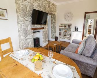 Fox Cottage - Droitwich - Dining room