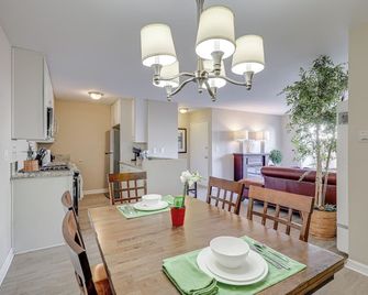 2 Mi to Beaches: Condo w/ Patio in Port Hueneme! - Port Hueneme - Dining room