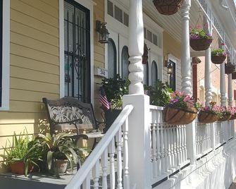 Green Palm Inn - Savannah - Außenansicht