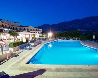 Karavados Beach Hotel Κεφαλονιά - Karavados - Πισίνα