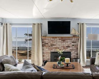 Spectacular Oceanfront, massive fenced yard, with Spa Mendocino Coast in Gualala - Gualala - Sala de estar