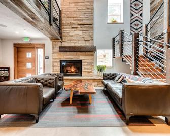 إيه لودج بولدر - بولدر - غرفة معيشة