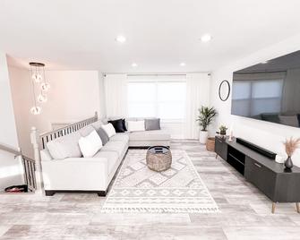 Cozy Getaway Lodge & Retreat - Mechanicsburg - Living room