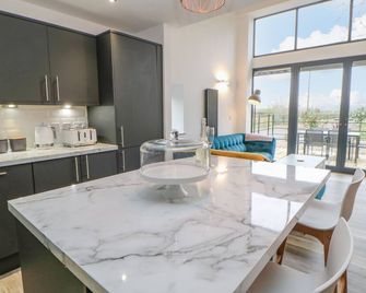 The Hay Barn, Pet Friendly, With Open Fire In Murton, County Durham - Houghton-Le-Spring - Dining room