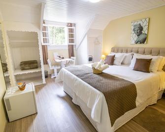 Green Village Hotel - Monte Verde - חדר שינה