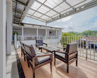 OYO 90086 Pondok Tasyiq Guest House Syariah - Tasikmalaya - Balcony