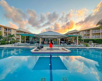 Holiday Inn Resort Grand Cayman, An IHG Hotel - George Town - Piscina