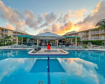 Holiday Inn Resort Grand Cayman by IHG - George Town - Piscine
