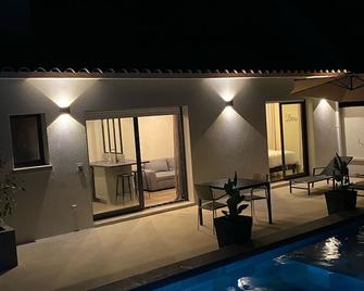 30 m2 luxury lodge with pool and Jacuzzi for 2 people ONLY - Gémenos - Piscine