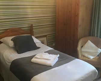 The Crown Hotel - Langholm - Bedroom