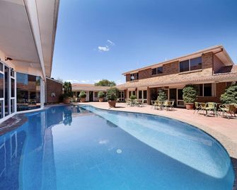 ibis Styles Canberra - נראבנדה - בריכה