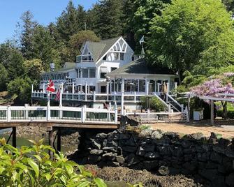 Waterfront 3 Bedroom with Kayaks, Dock & Bikes! - Friday Harbor - Building