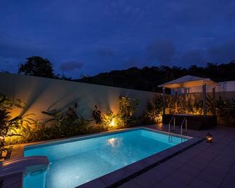 Yumiha Okinawa - Onna - Piscina