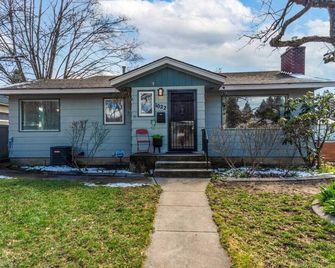 Cozy Cda Retreat 4br Fire Pit Weekly Deals - Coeur d'Alene - Building