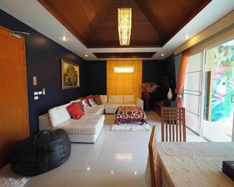 4-bedroom villa with private pool - Chalong